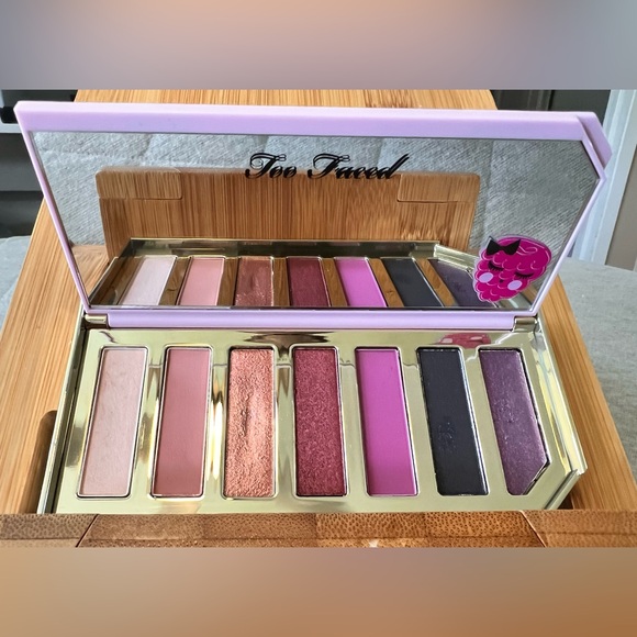 TOO FACED Razzle Dazzle Berry Eye Shadow Palatte 7 Eye Shadows Exc Cond - Picture 8 of 9